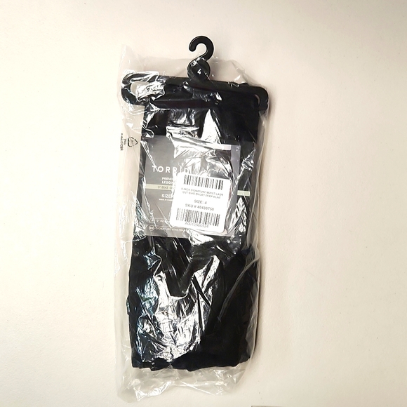 ❤️NWT VINTAGE TORRID BIKE SHORT - LASER CUT OUT - 9' SIGNATURE WAIST - PLUS SIZE - Picture 5 of 9